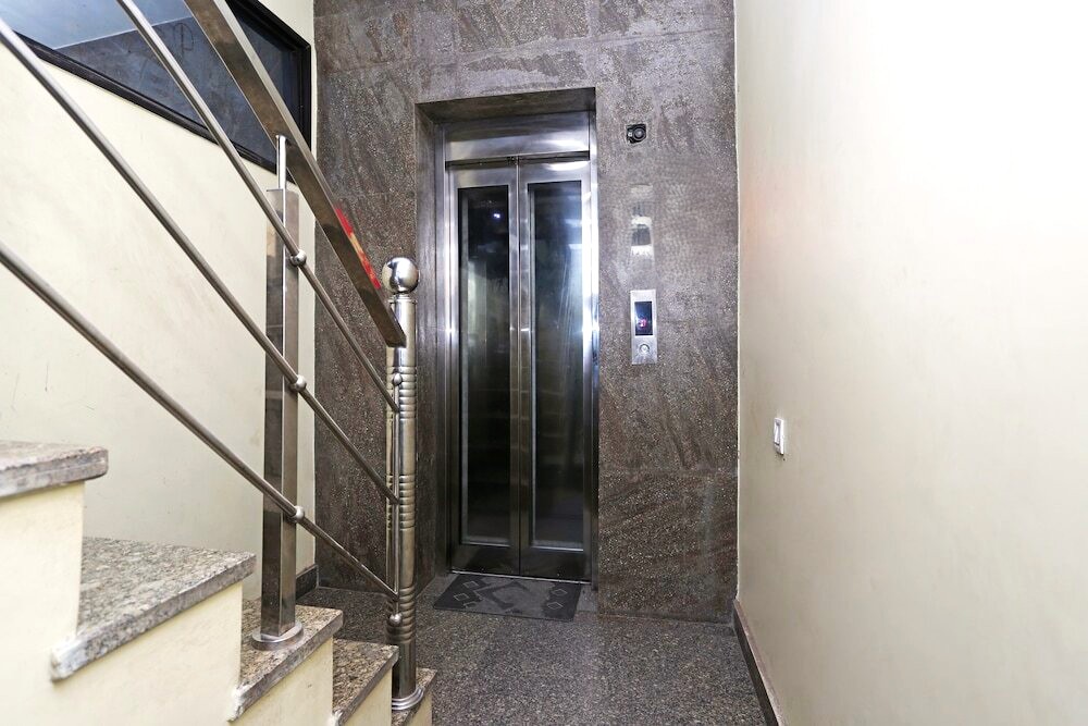 EasExplore Hotel Em Residency