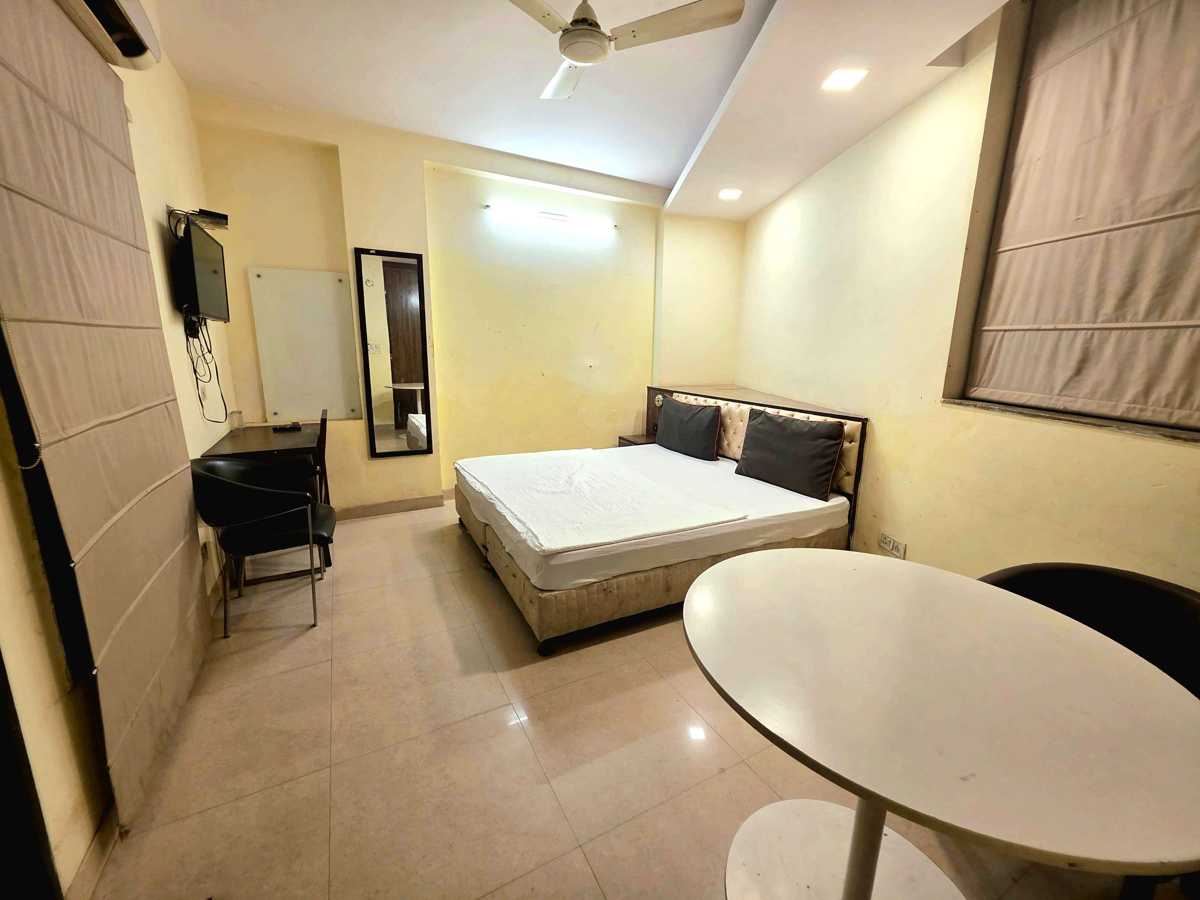 EasExplore Hotel Em Residency