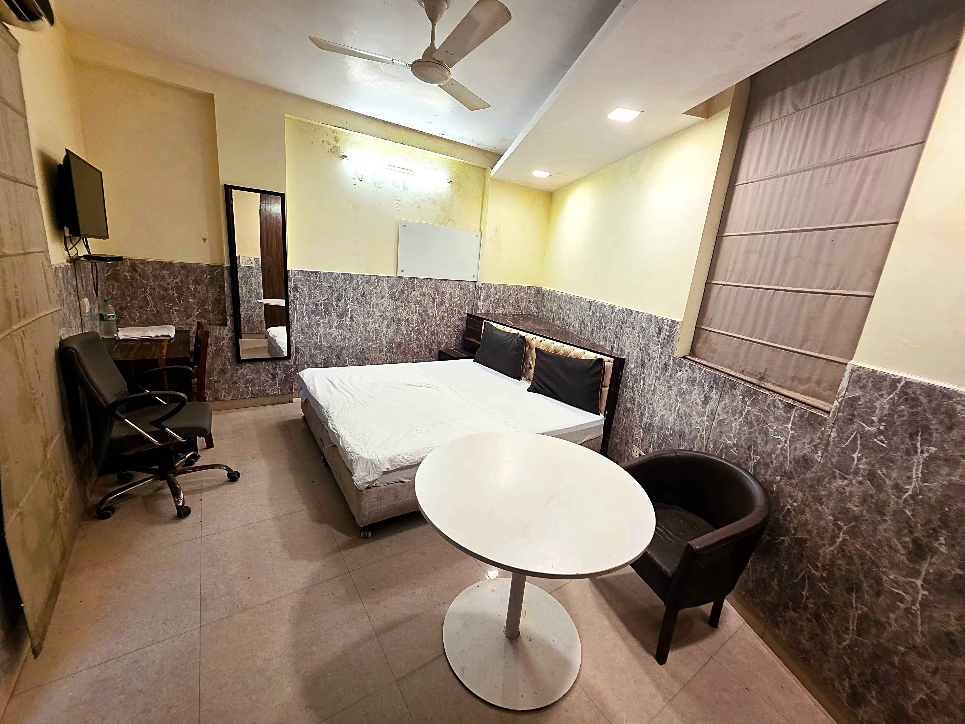EasExplore Hotel Em Residency