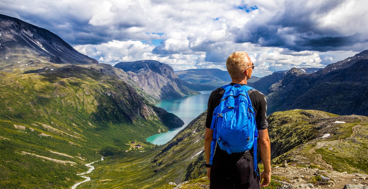 Travel with EasExplore