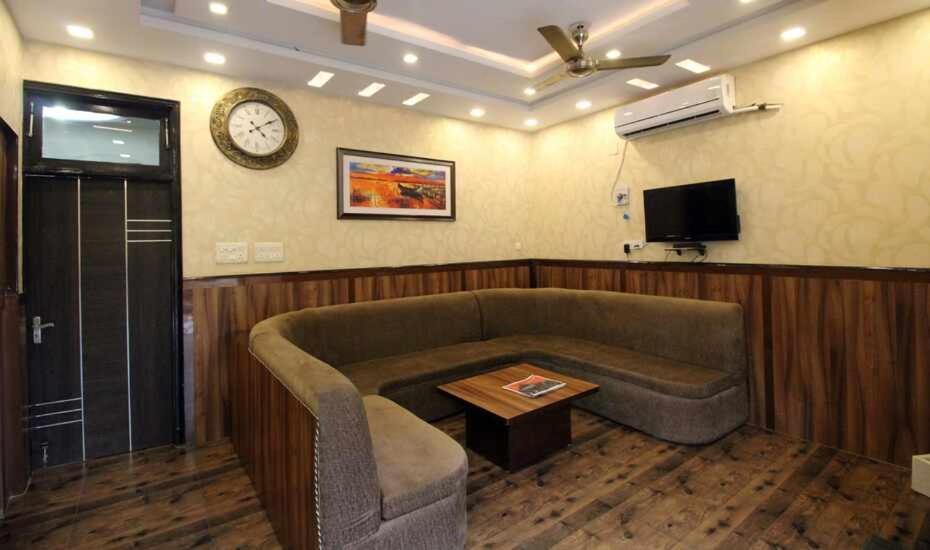 EasExplore Hotel Shiv Palace