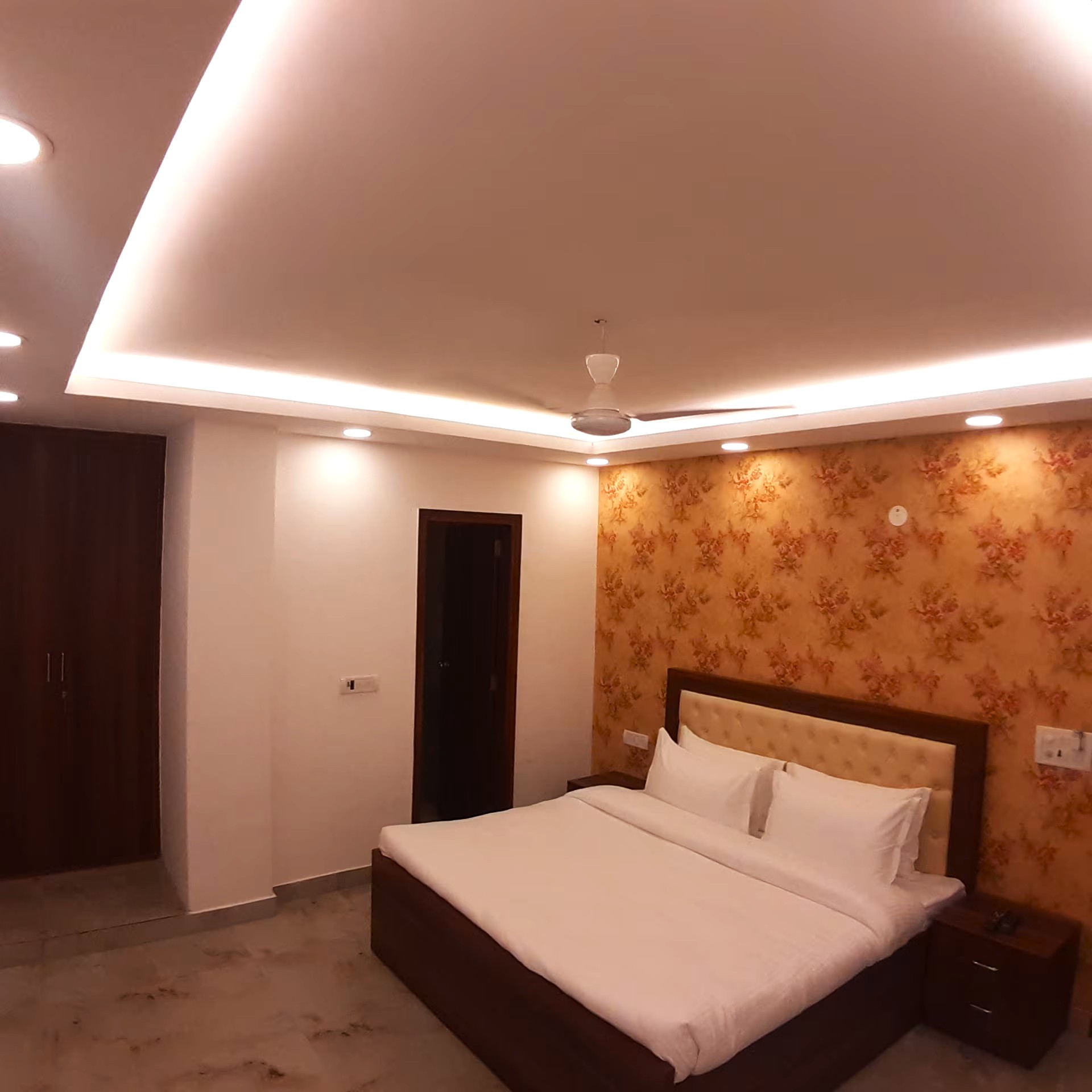 EasExplore Hotel Triom