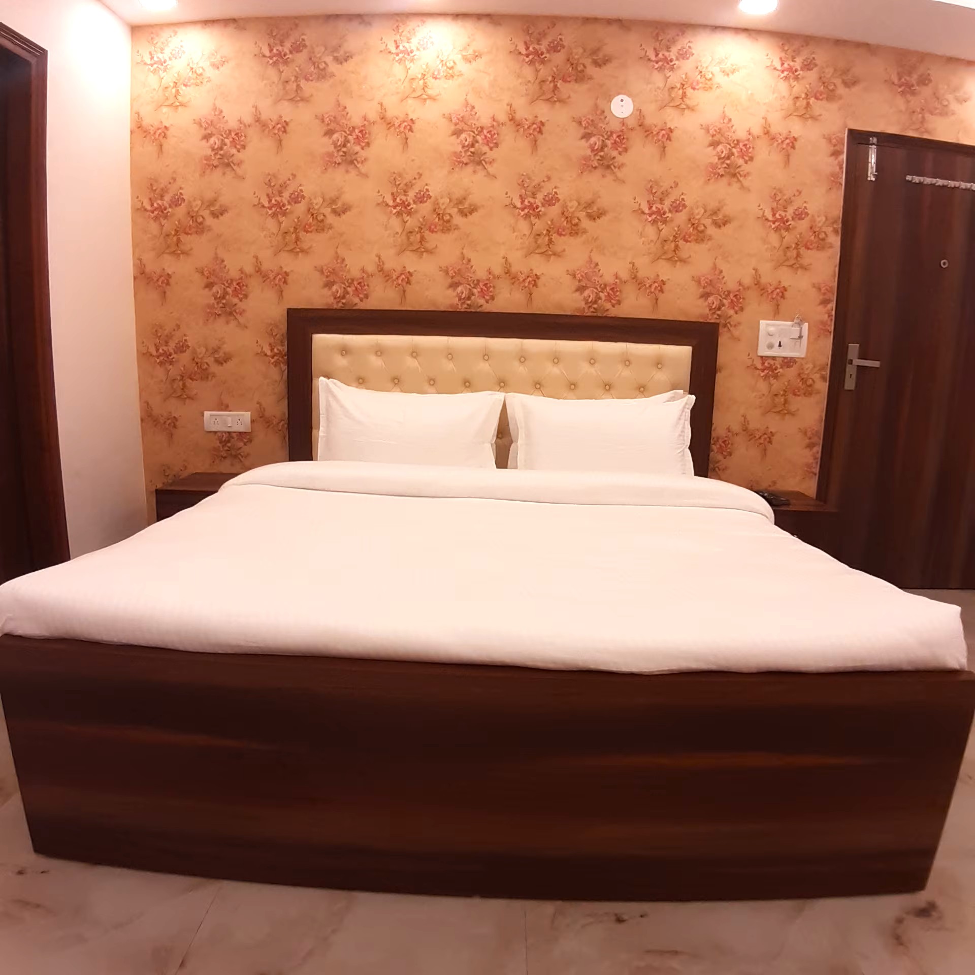 EasExplore Hotel Triom